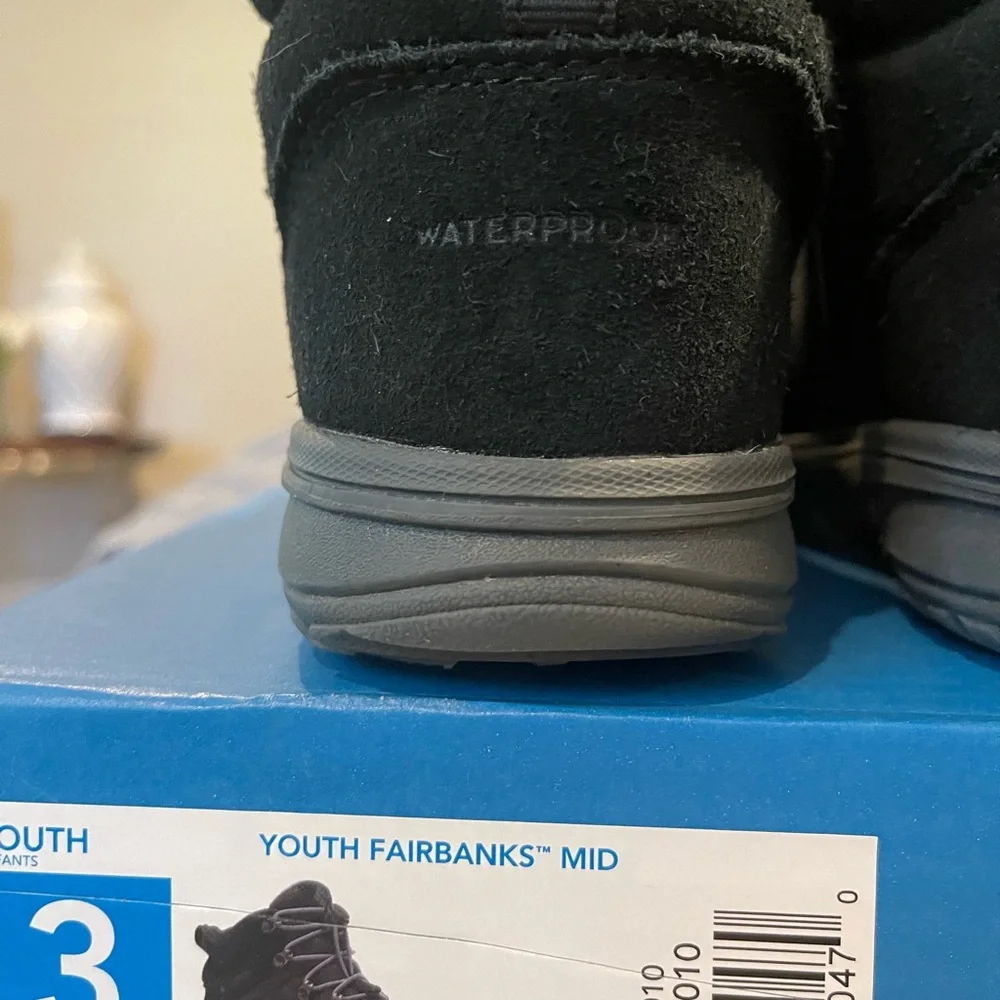 Columbia Youth Fairbanks Mid Black Graphite Boots